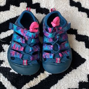 Kids Keens size 8